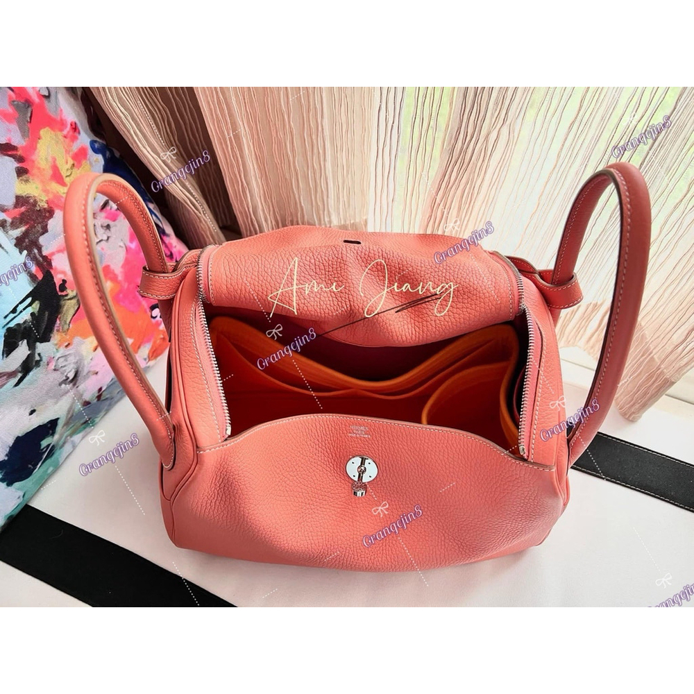 HERMES Lindy 34 Shoulder Bag Taurillon Clemence Crevette Palladium hardware - Picture 4 of 16